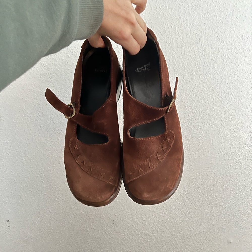 Dansko Mary Jane’s size 10 women’s. Super cute! A little big for me. Super comfy